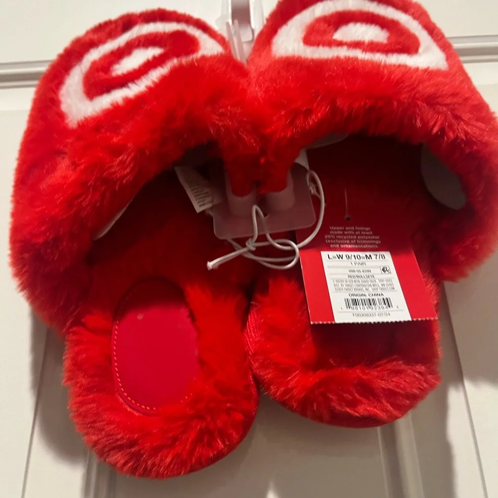 Target Wondershop Fluffy Slippers NWT Size Large Women’s 9/10 Men’s 7/8 - Picture 3 of 5
